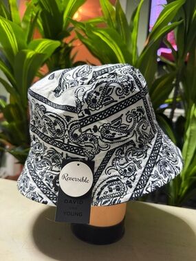 David & Young Reversible Bucket Hat Paisley Black White / Solid Navy NWT